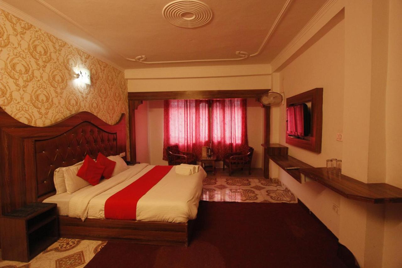 River Hotel