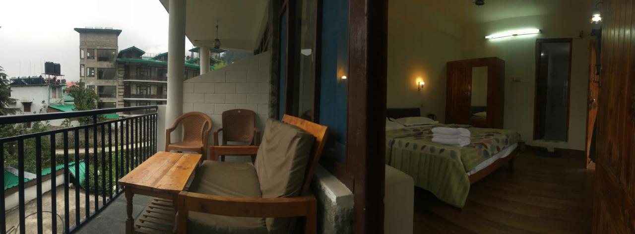 Tourist 10 Minutes Walking Distance From The Mall Hotel Manali (Himachal Pradesh)