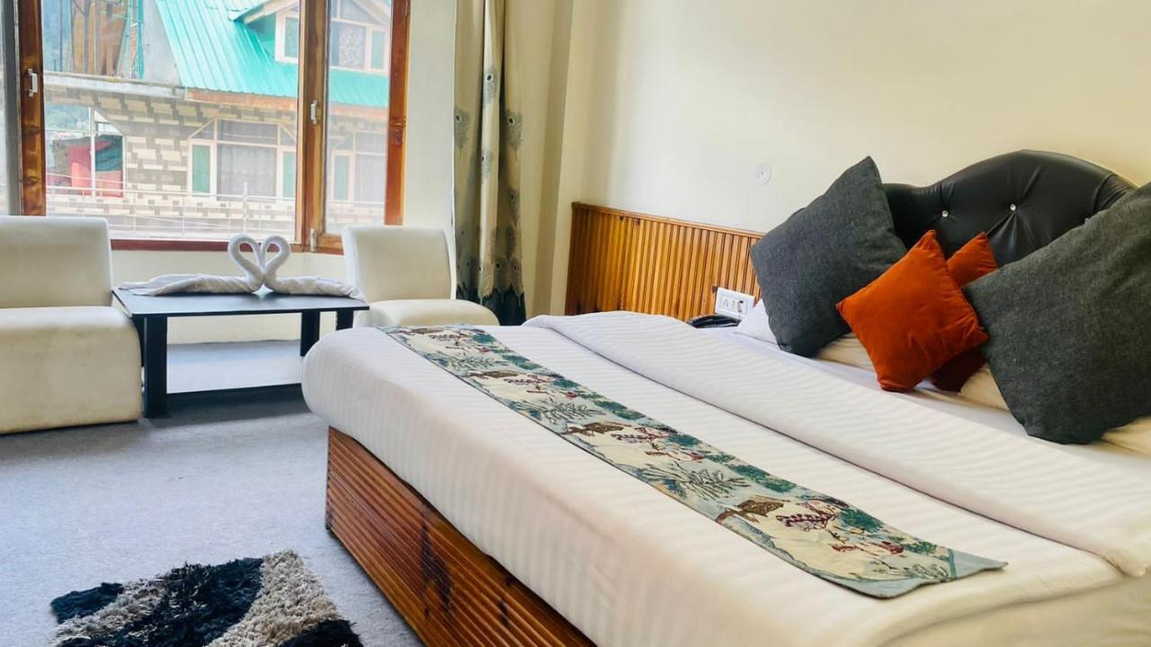 Aastha Regency, Unlimited Free Breakfast And Dinner Include * Manali (Himachal Pradesh)