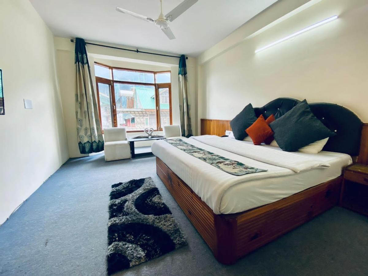 Aastha Regency, Unlimited Free Breakfast And Dinner Include Apartment