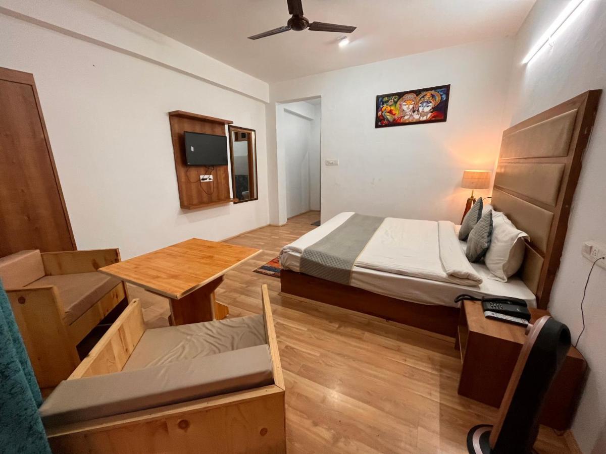 Riverdale Resort, - A Riverside M98160-24300 Hotel Manali (Himachal Pradesh)