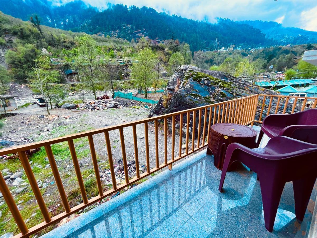 Riverdale Resort, - A Riverside M98160-24300 4* Manali (Himachal Pradesh)