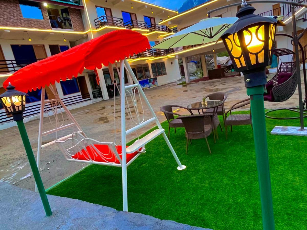 Riverdale Resort, - A Riverside M98160-24300 4* Manali (Himachal Pradesh)