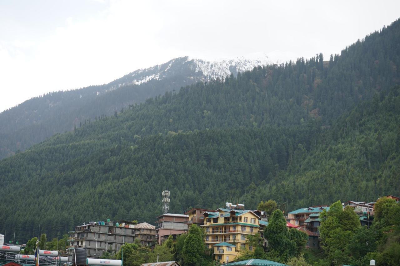 Magnolia Mallroad Manali (Himachal Pradesh)
