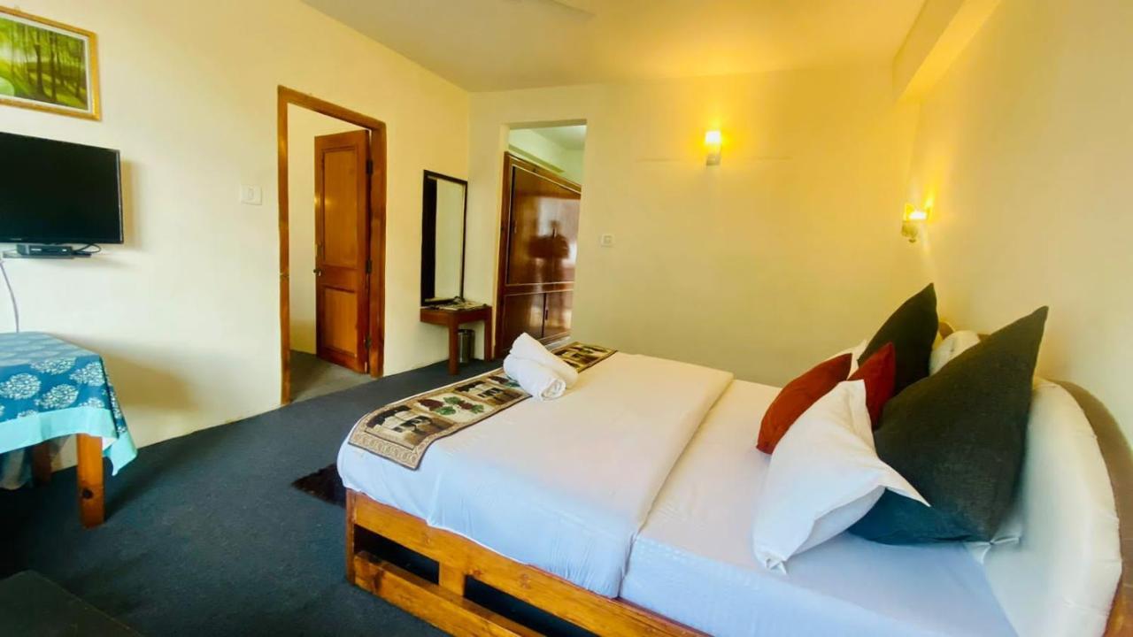 Aastha Regency, Unlimited Free Breakfast And Dinner Include Apartment