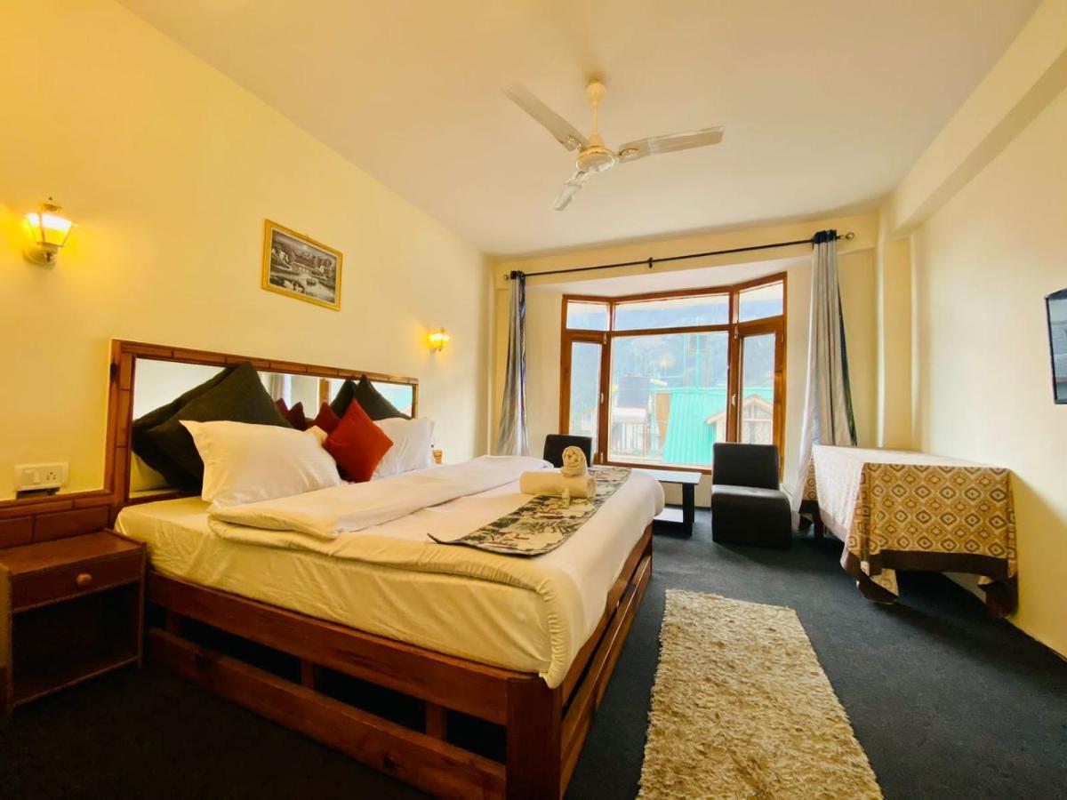 Apartment Aastha Regency, Unlimited Free Breakfast And Dinner Include