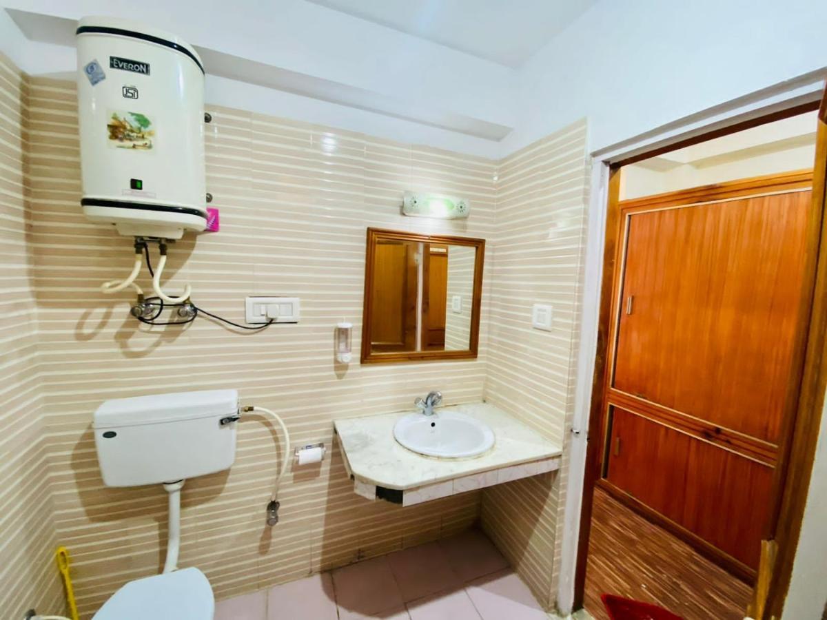 Aastha Regency, Unlimited Free Breakfast And Dinner Include