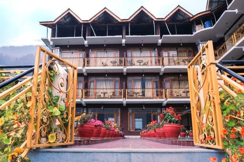 Snow Peak Retreat Hotel Manali (Himachal Pradesh)