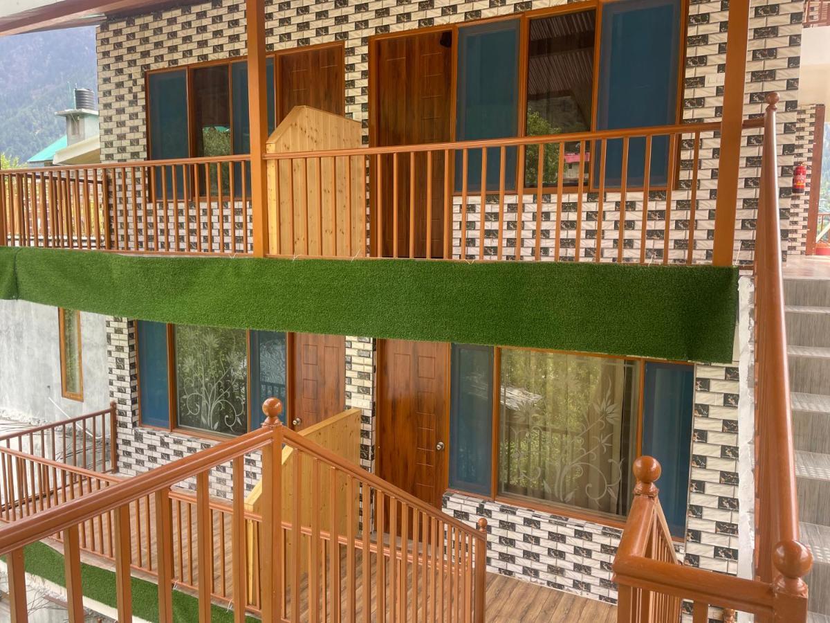 Hotel Vibes Manali (Himachal Pradesh)