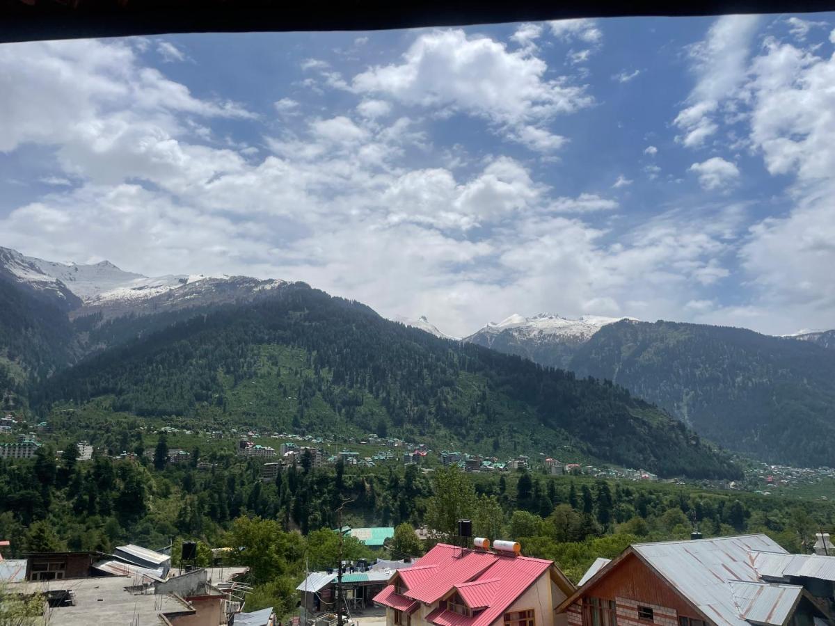 Hotel Vibes Manali (Himachal Pradesh)