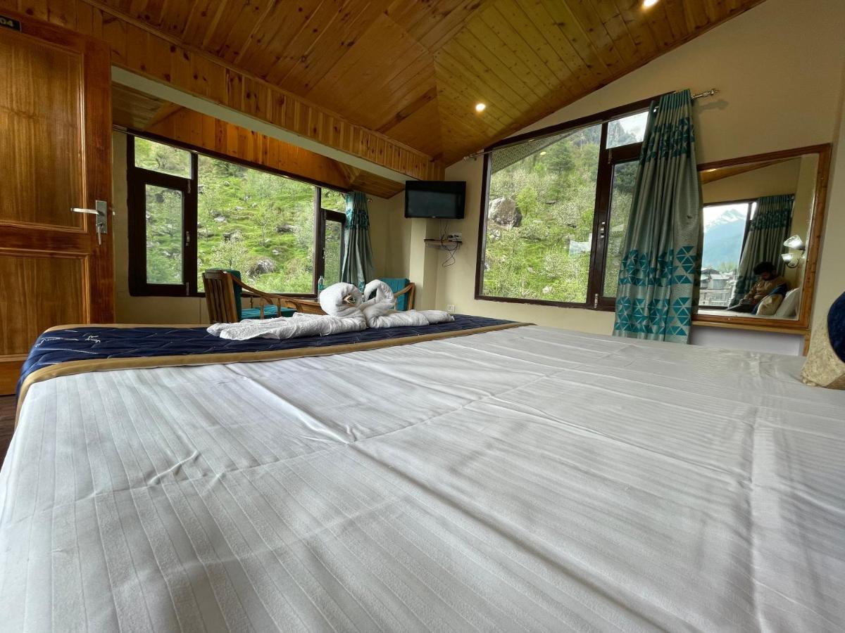 Radhika 4*