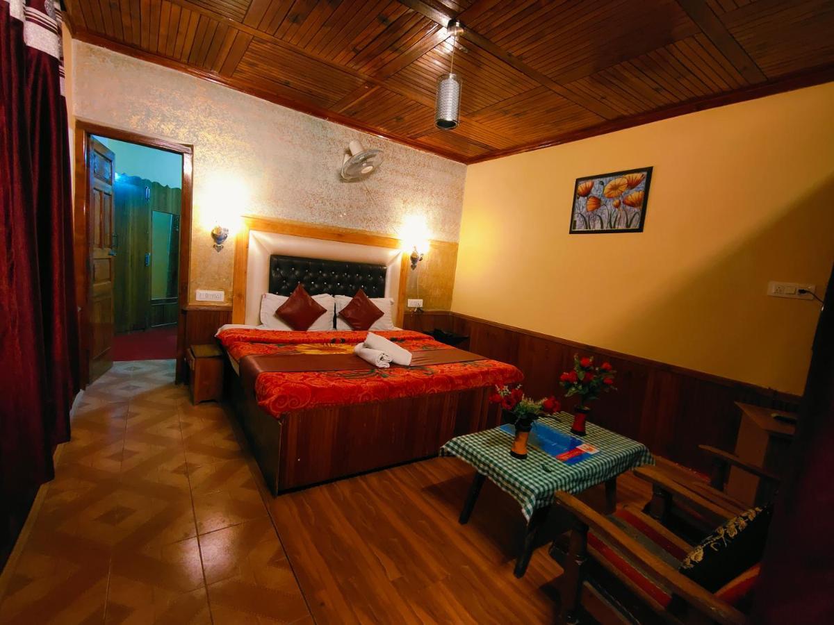 Hotel Chetna &