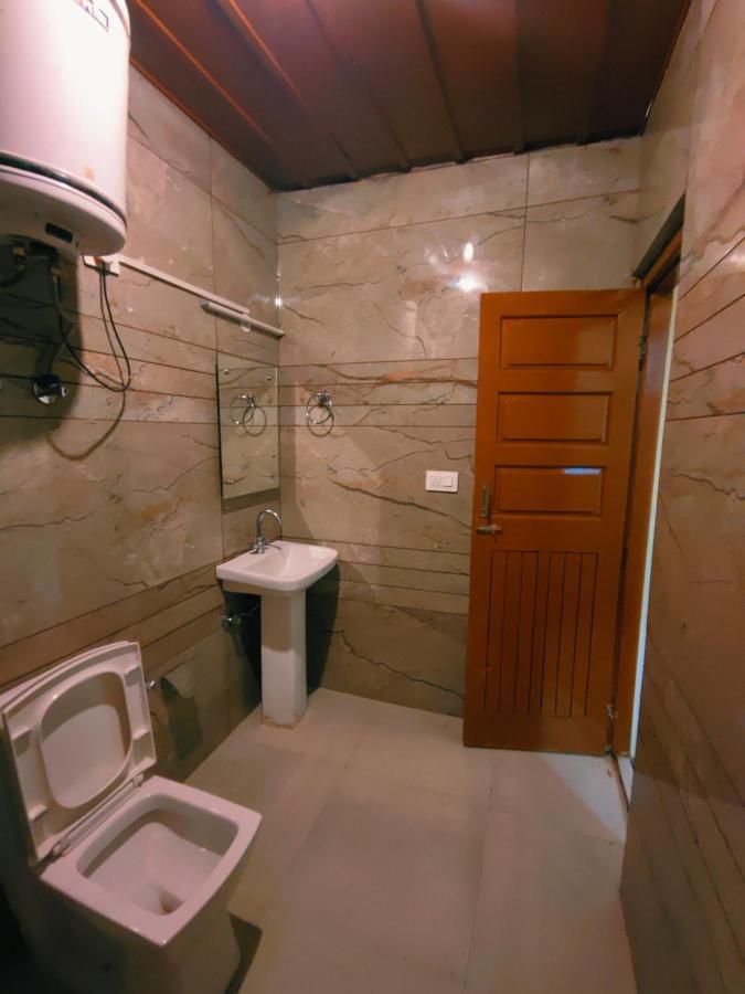 Hotel Chetna & 3*
