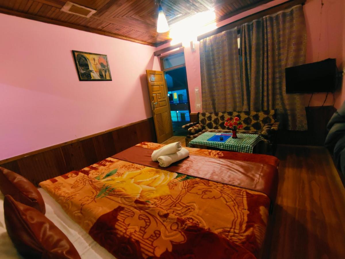 Chetna & 3* Manali (Himachal Pradesh)