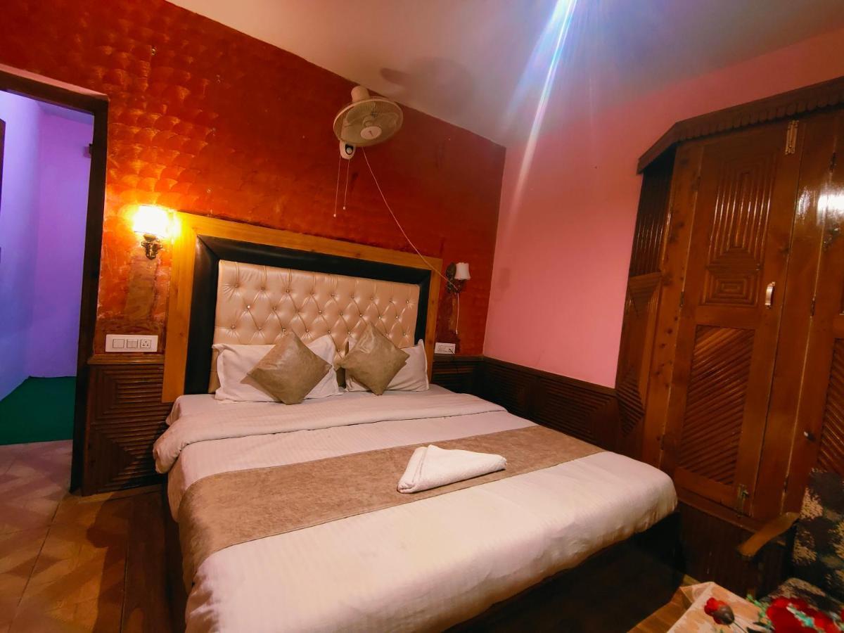 Chetna & Hotel 3*