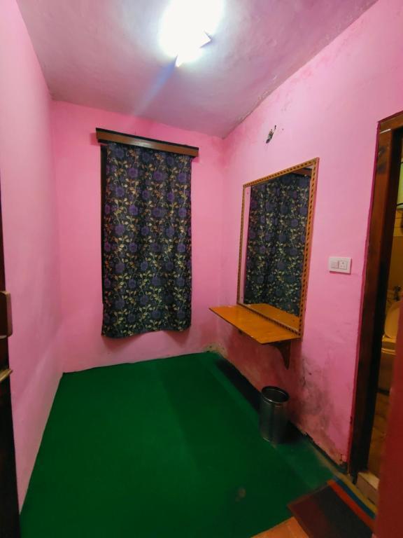 Chetna & Hotel 3*