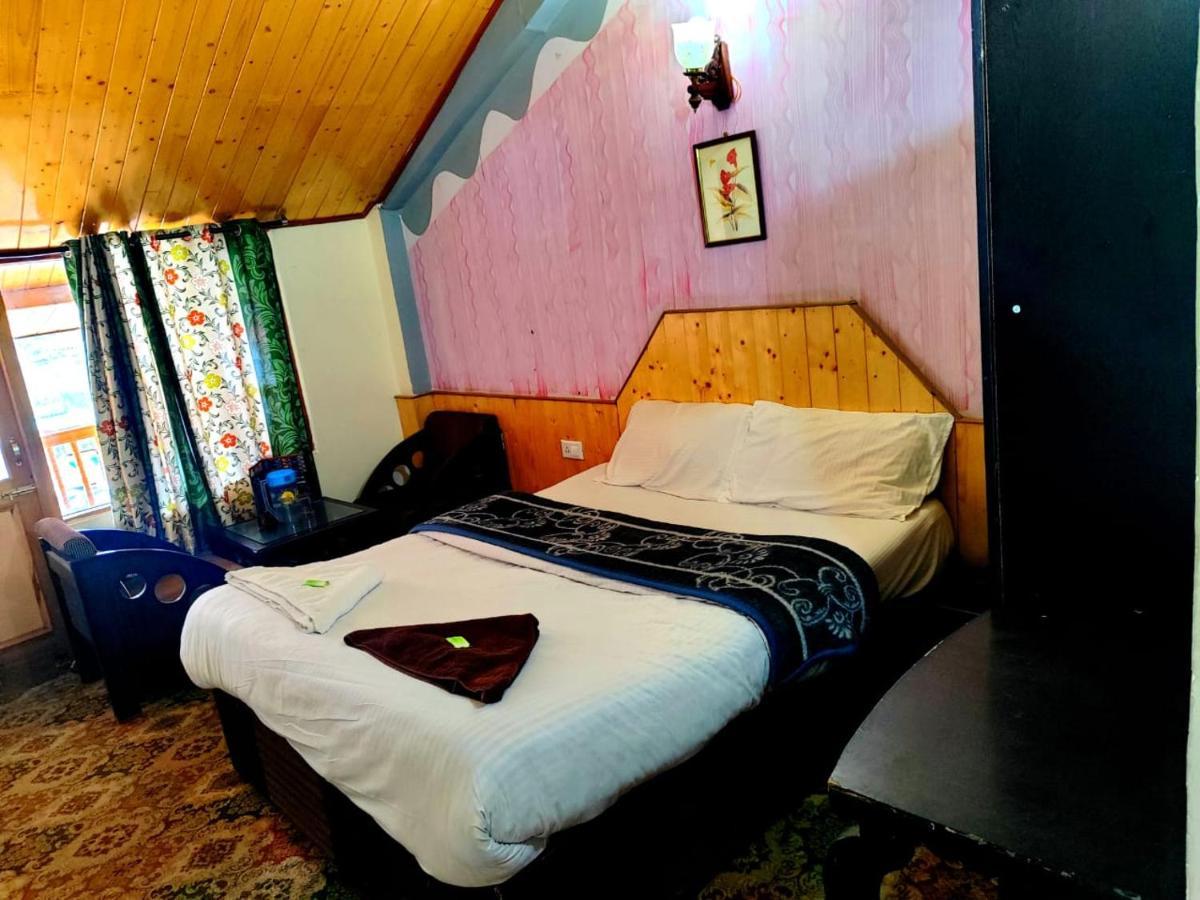 Hotel The Eleena Aastha - 3 Star Luxury Manali (Himachal Pradesh)