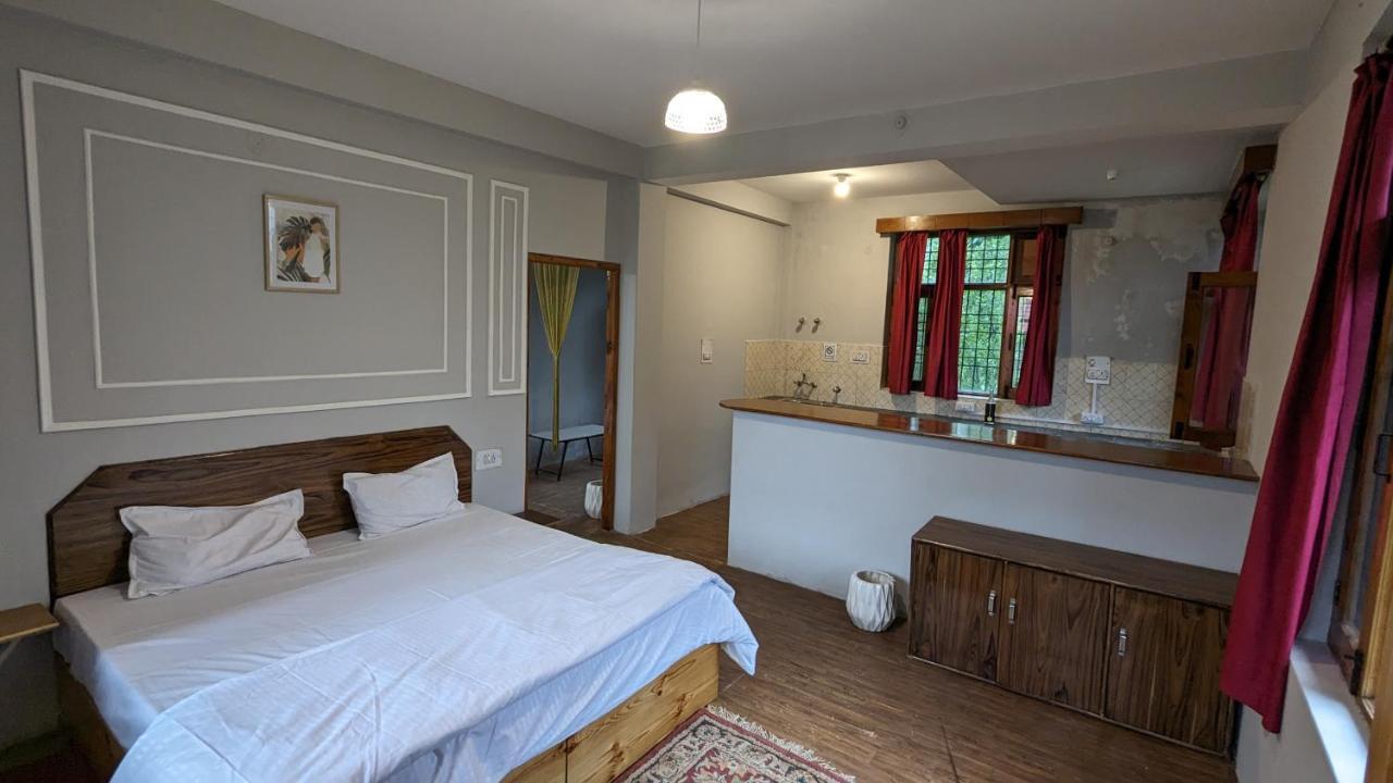 Red House Cafe And Hotel Manali (Himachal Pradesh)