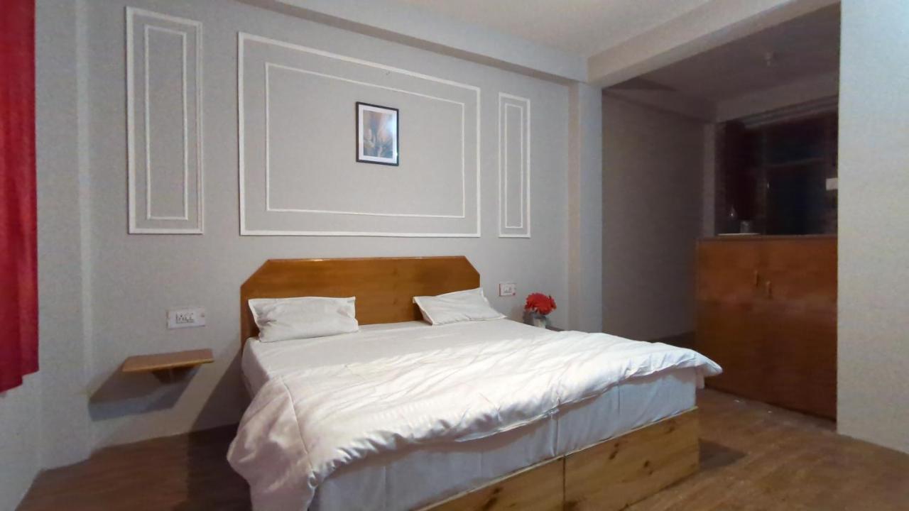 Red House Cafe And Hotel Manali (Himachal Pradesh)