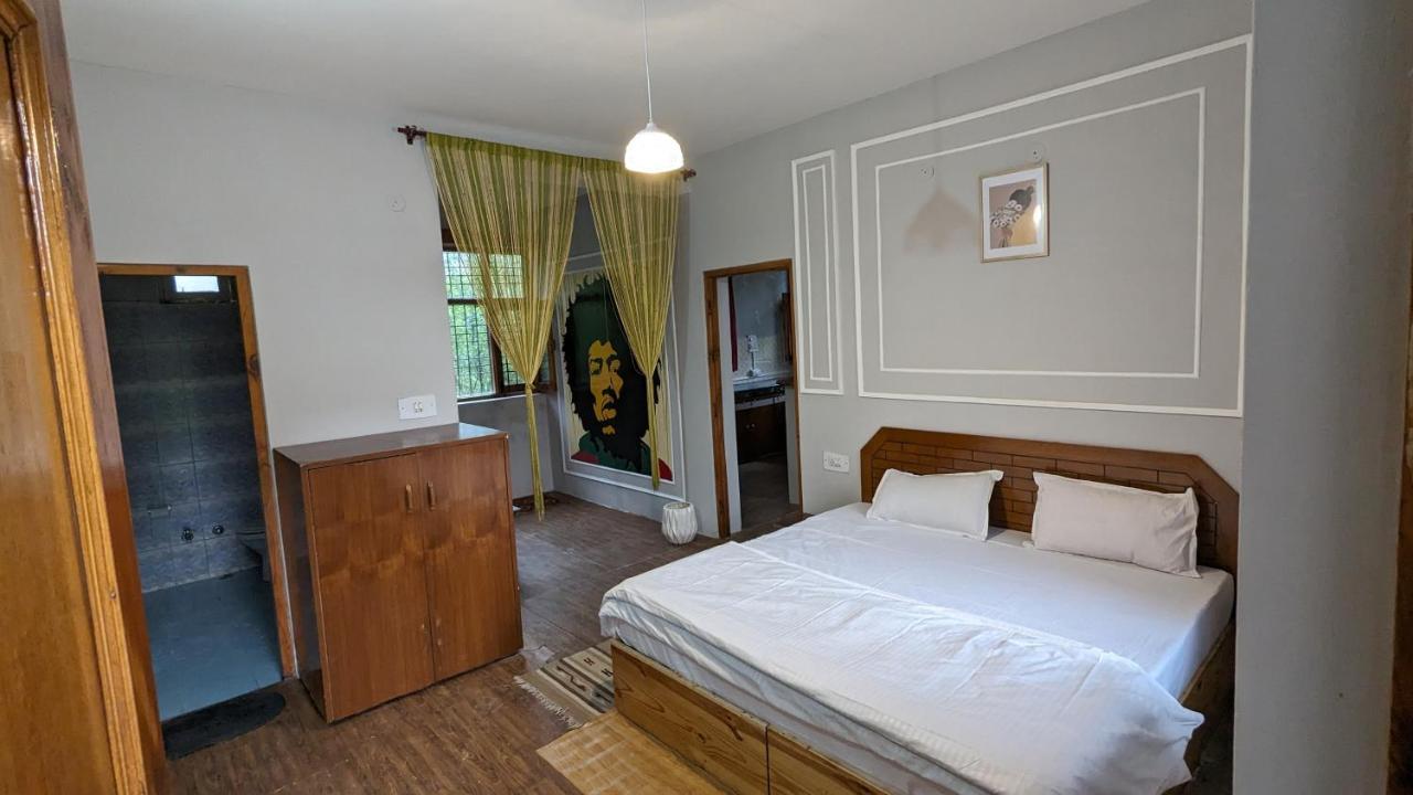 Hotel Red House Cafe And Manali (Himachal Pradesh)