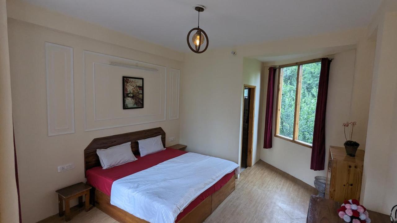 Red House Cafe And Hotel *