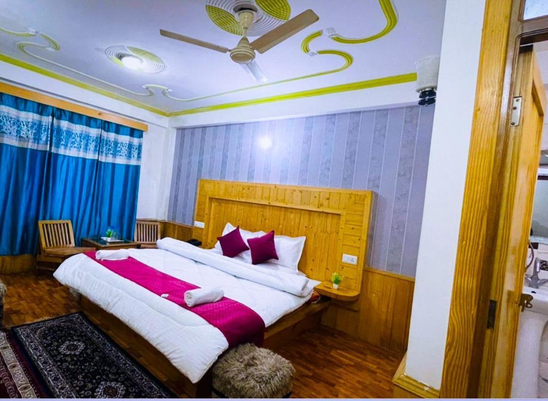 Hamta View Hill-top On Mall Road Apartment Manali (Himachal Pradesh)