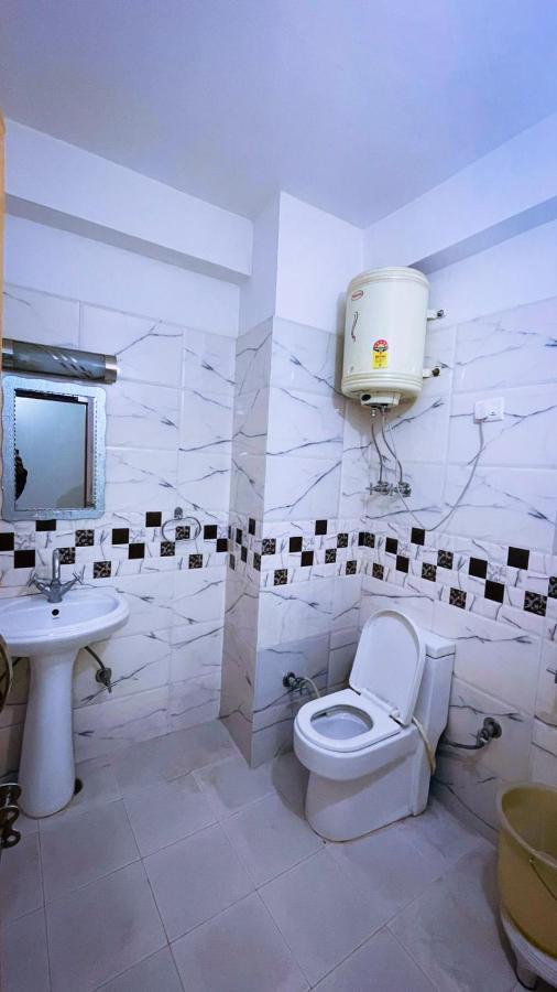 Hamta View Hill-top On Mall Road Apartment