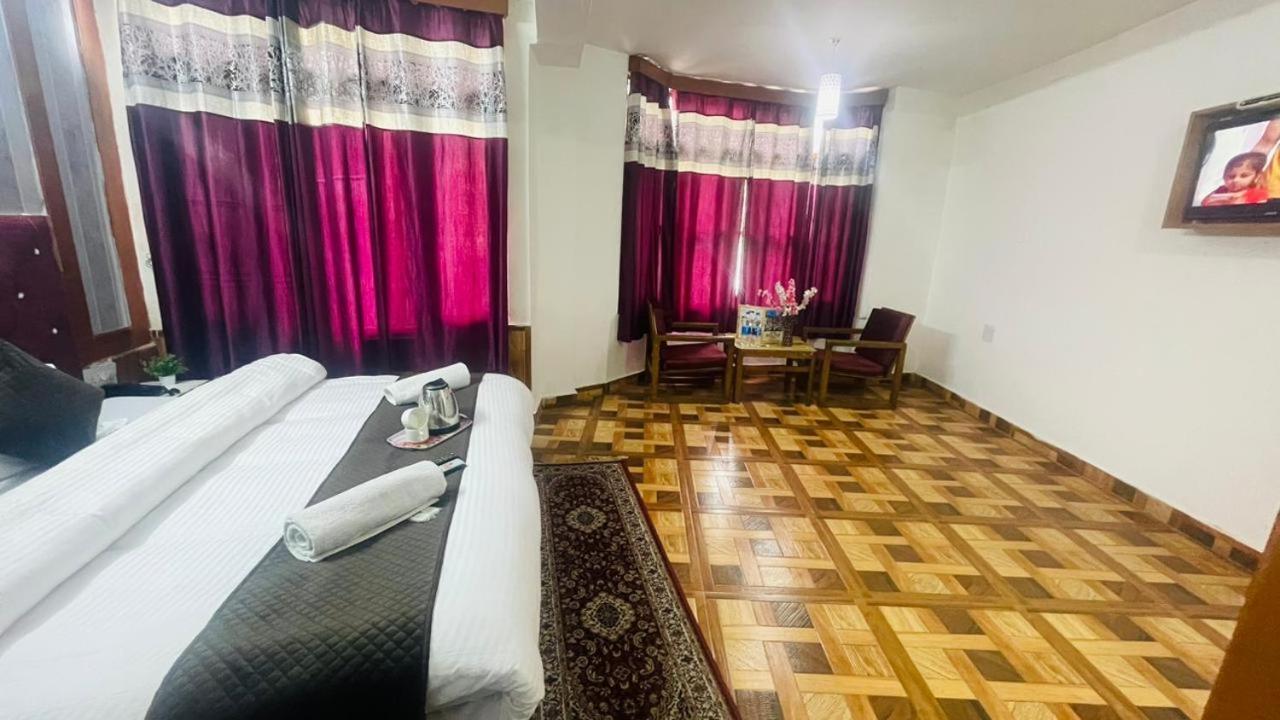 Hamta View Hill-top On Mall Road Apartment