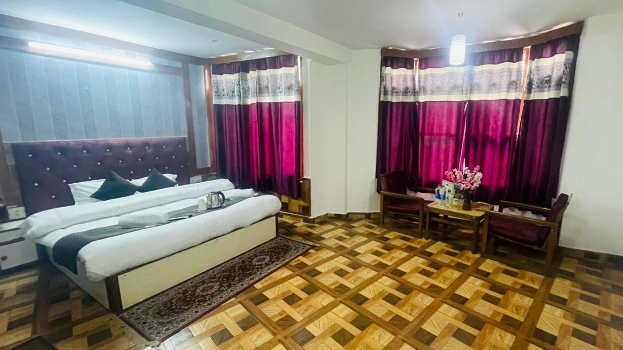Apartment Hamta View Hill-top On Mall Road Manali (Himachal Pradesh)