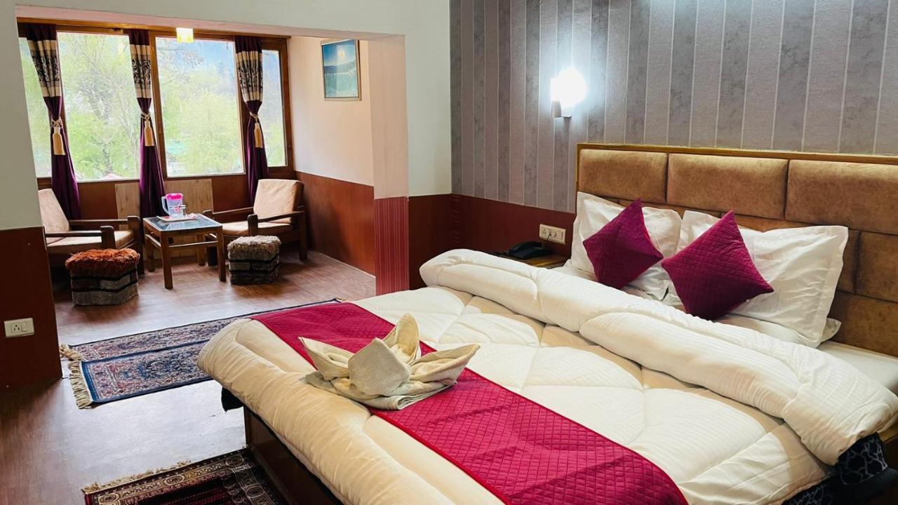 Apartment Hamta View Hill-top On Mall Road Manali (Himachal Pradesh)
