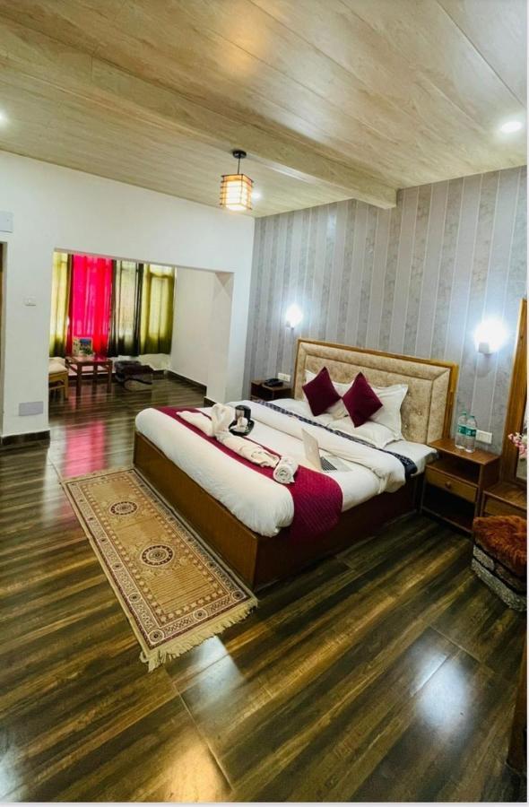 Hamta View Hill-top On Mall Road Apartment