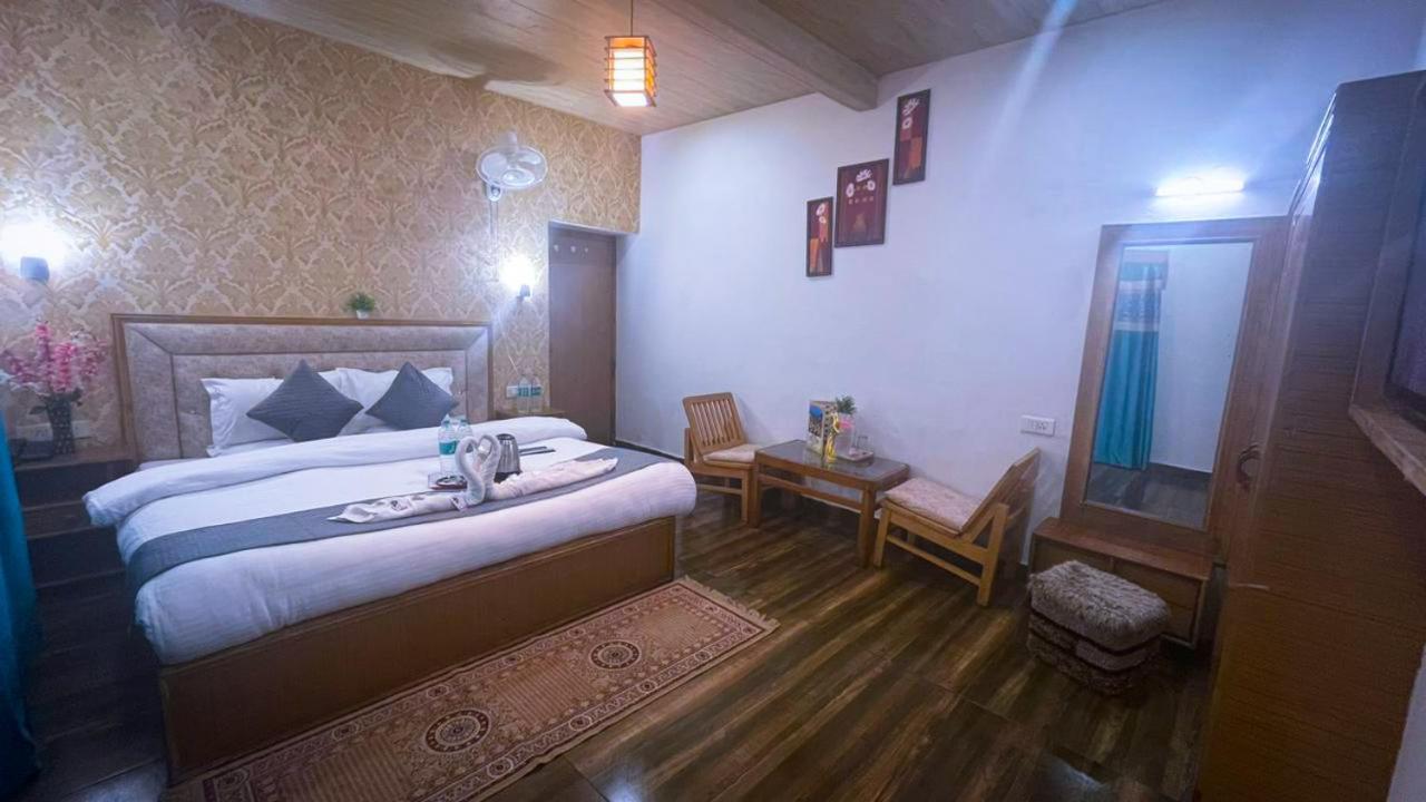 Apartment Hamta View Hill-top On Mall Road *