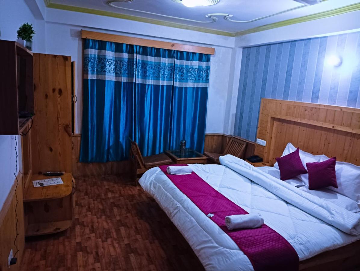 Hamta View Hill-top On Mall Road Apartment