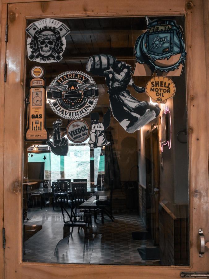Throttle Shrottle Moto Guest house *