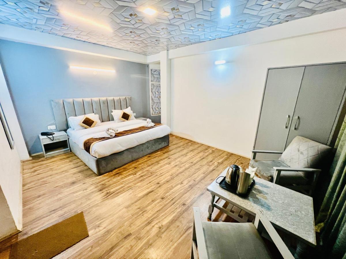 Hotel Link Manali-river View