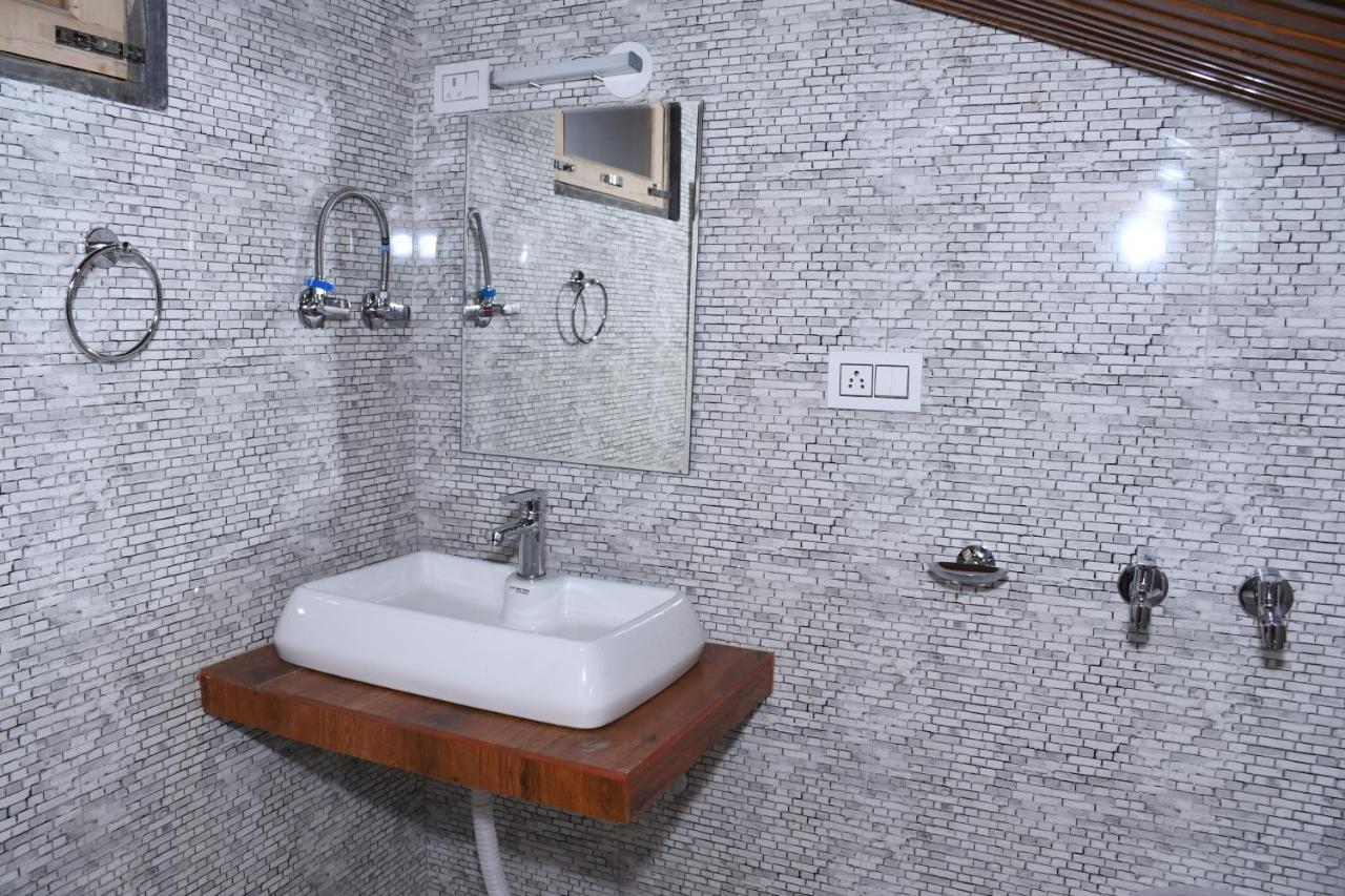 Hotel Ridge View Manali (Himachal Pradesh)