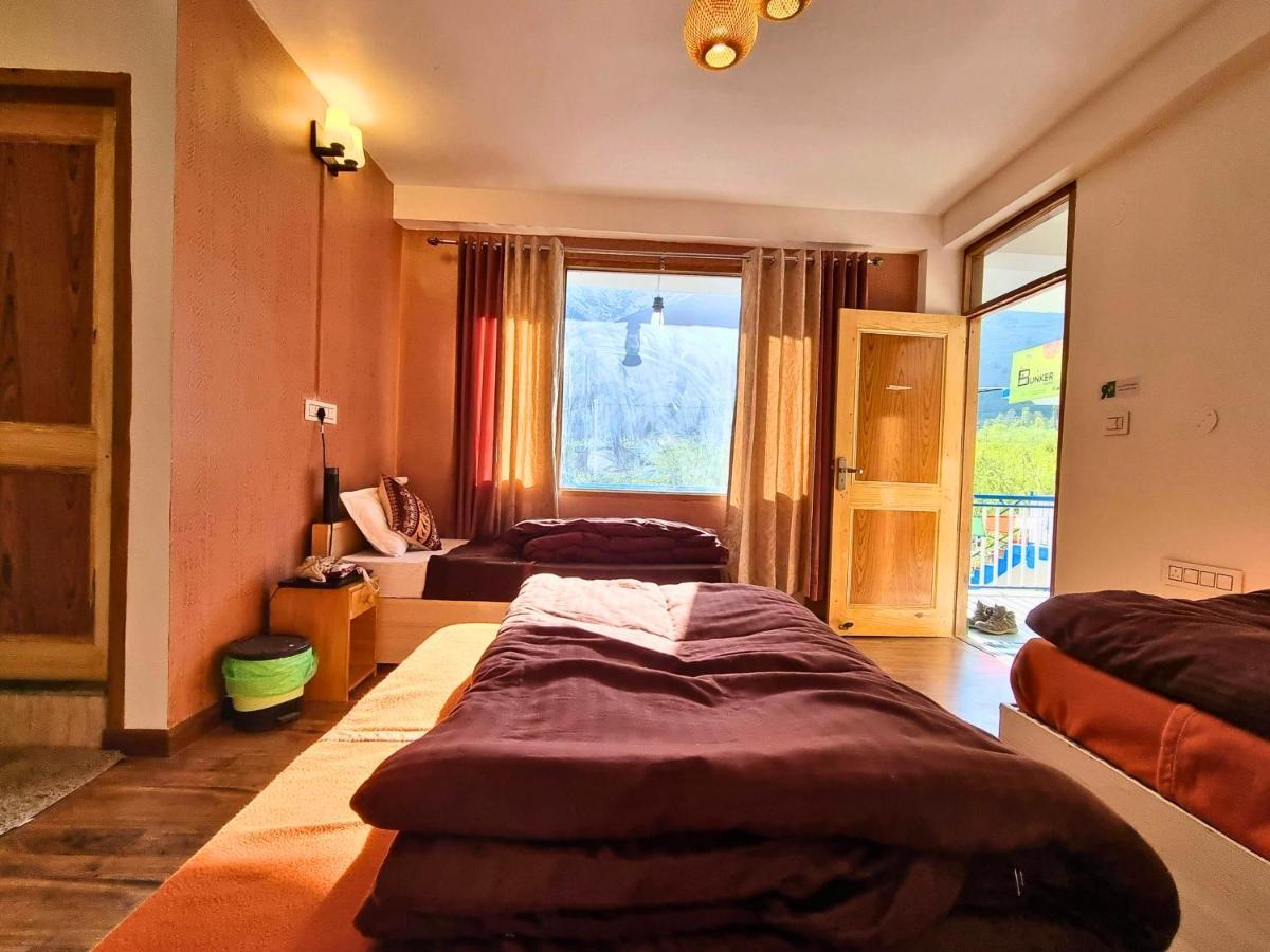 Hostel The Bunker Burwa