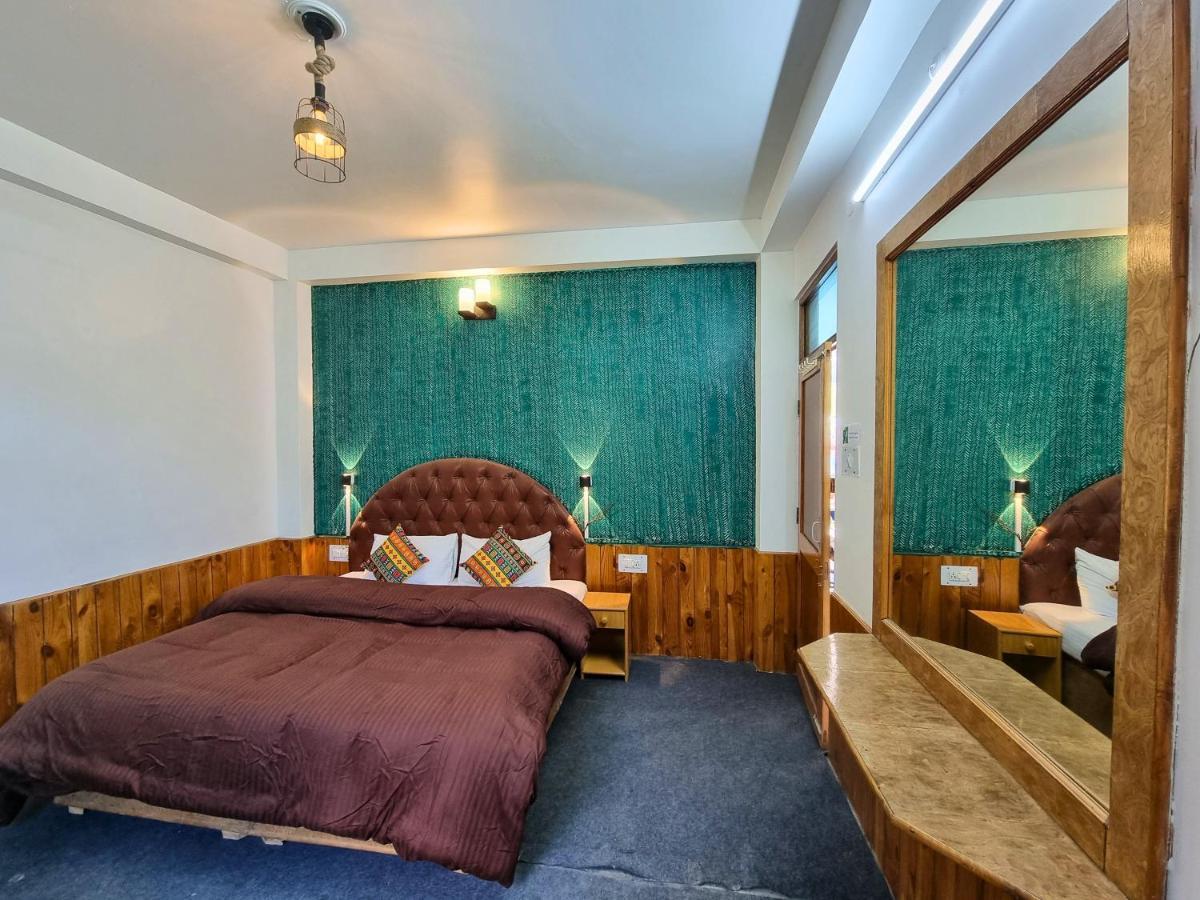 Hostel The Bunker Burwa *