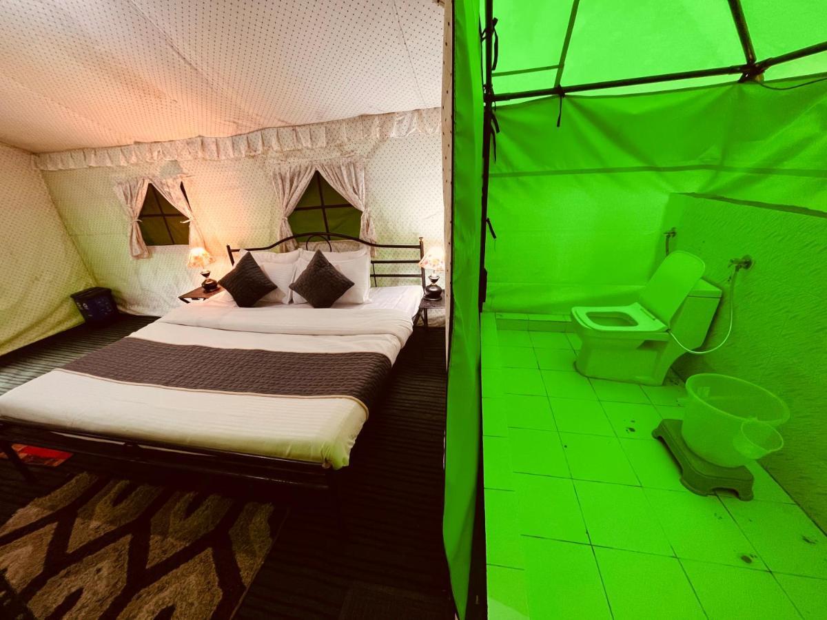 Hotel Himalayan Root Swiss Tents - Camping With Bonfire