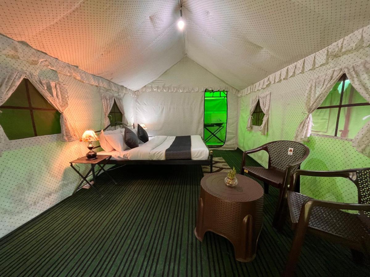 Hotel Himalayan Root Swiss Tents - Camping With Bonfire