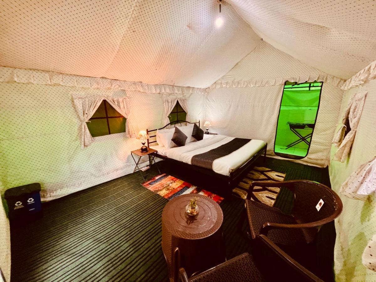 Hotel Himalayan Root Swiss Tents - Camping With Bonfire
