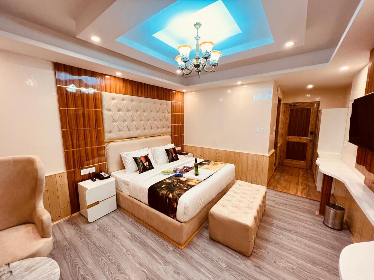 Hill River - Heated & Air Cooled, Near Mall Road - Parking, Lawn, Playing Zone & Much - Couple Friendly Manali (Himachal Pradesh)