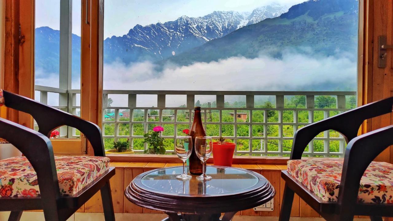 Hotel La Aero In Snow Mountains