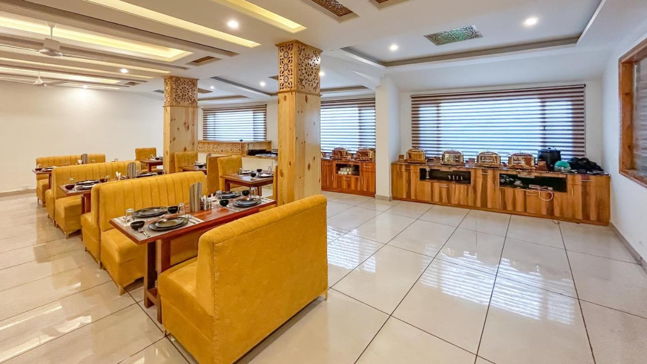 Hotel Snow White Regency, Manali (Himachal Pradesh)