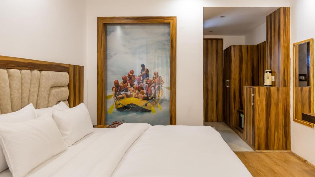Hotel Snow White Regency, Manali (Himachal Pradesh)