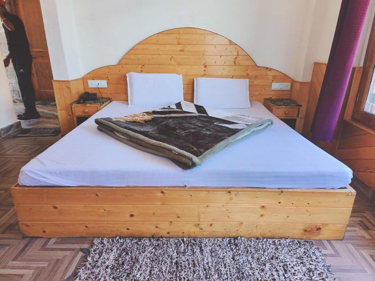 Hotel Hadimba Regency ! Free 4 Wheeler Parking ! Mountain View ! Near Mall Road Manali (Himachal Pradesh)