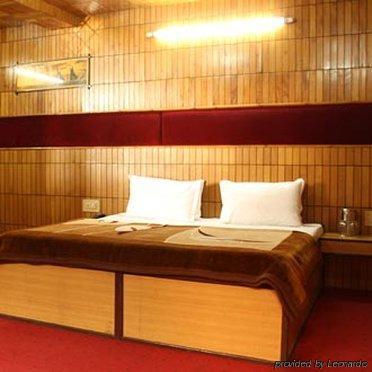 New Adarsh Hotel 2*
