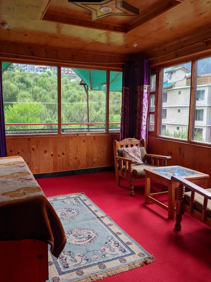 Summer Hotel Manali (Himachal Pradesh)