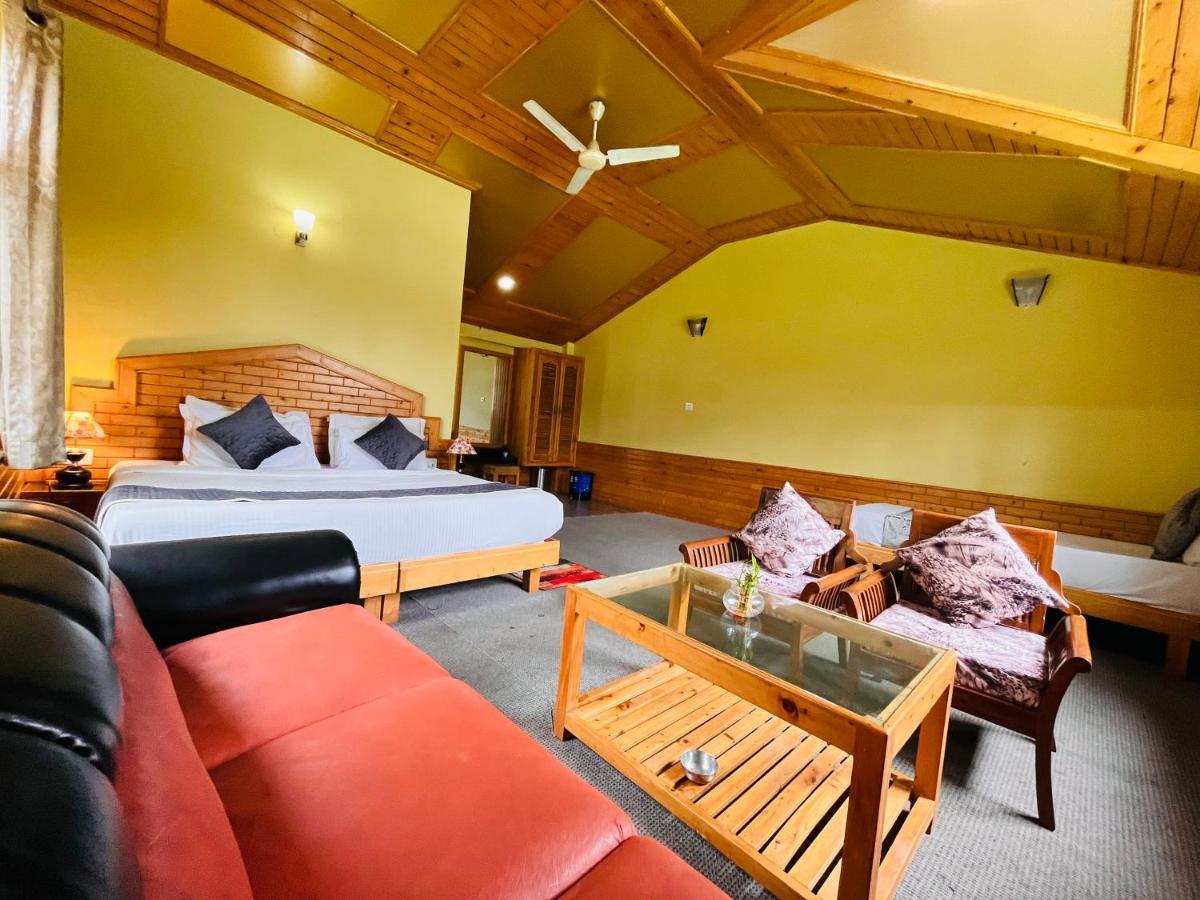 Hollywood, !! Awarded !! Rated !! River View !! Luxury Hotel Manali (Himachal Pradesh)
