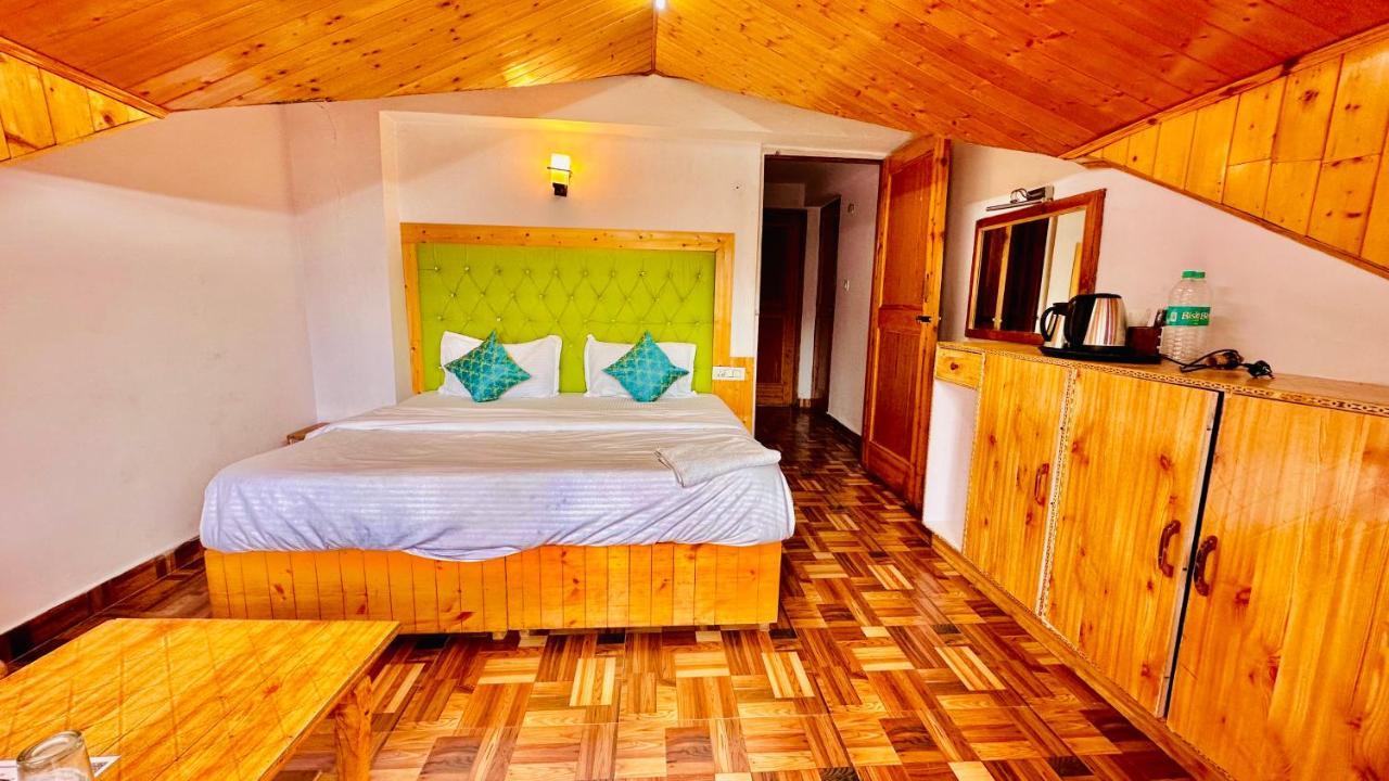 Manu Vatika Near Mall Road,